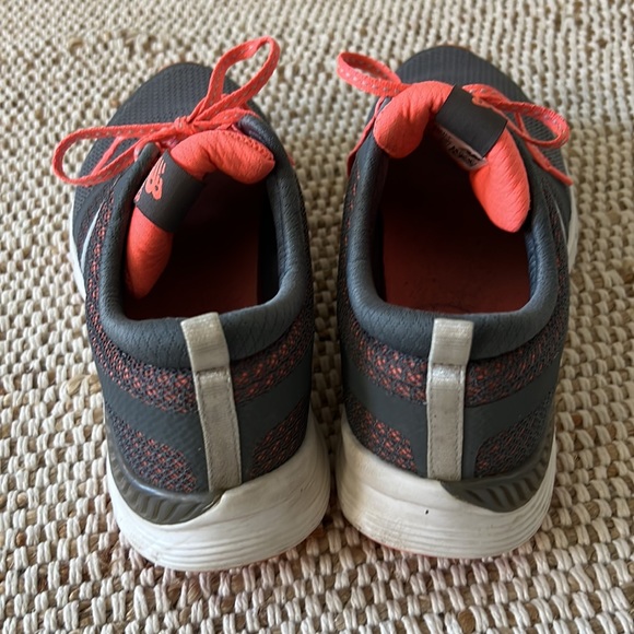 New Balance 711 gray womens sneakers, size 9.5 - Picture 3 of 6